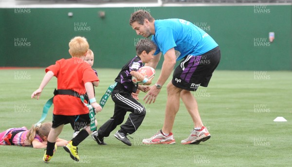 040812 - Ospreys Open Day -Ryan Jones plays tag rugby with youngsters