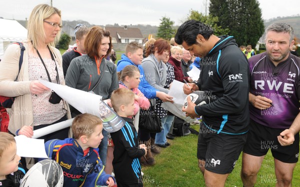 060412 - Ospreys -George Stowers signs autographs for fans after training