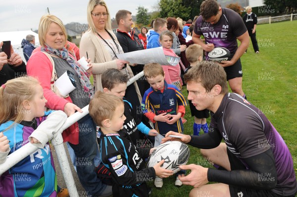 060412 - Ospreys -Dan Biggar signs autographs for fans after training