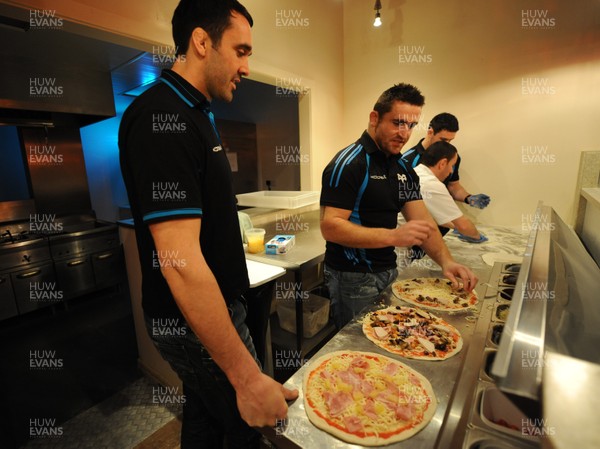 09.01.12 - Ospreys - Huw Bennett and Jonathan Thomas(L) participating in a pizza cook-off challenge at Mamma Mia in Swansea ahead of the Ospreys game against Benetton Treviso on Friday. 