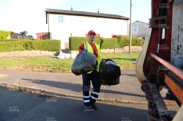 070814 - Ospreys -Players take part in refuse collection