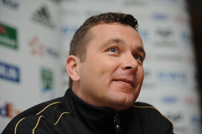 06.04.10 - Ospreys Rugby Press Conference - Head coach Sean Holley talks to reporters. 