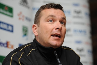 06.04.10 - Ospreys Rugby Press Conference - Head coach Sean Holley talks to reporters. 