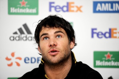 06.04.10 - Ospreys Rugby Press Conference - Mike Phillips talks to reporters. 