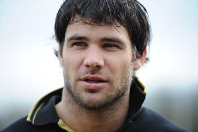 06.04.10 - Ospreys Rugby Press Conference - Mike Phillips talks to reporters. 