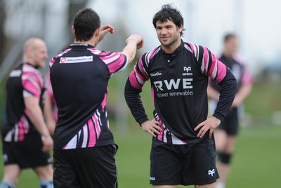 06.04.10 - Ospreys Rugby Training - Mike Phillips talks to Lee Byrne(L) during training. 