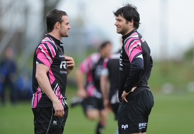 06.04.10 - Ospreys Rugby Training - Mike Phillips talks to Lee Byrne(L) during training. 