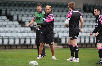 06.04.10 - Ospreys Rugby Training - Jerry Collins in action during training. 