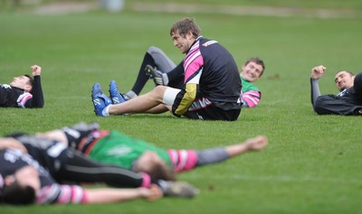 06.04.10 - Ospreys Rugby Training - Ryan Jones in action during training. 