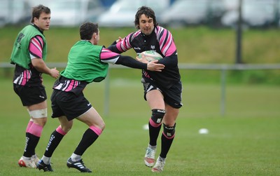 06.04.10 - Ospreys Rugby Training - Jonathan Thomas in action during training. 