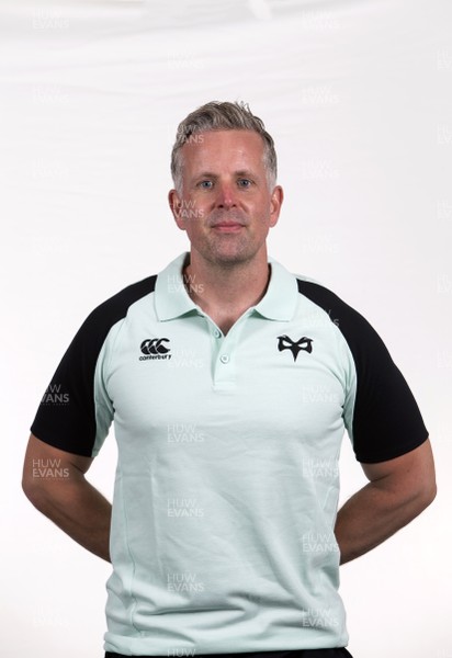011020 - Ospreys Rugby Squad Headshots - Chris Towers