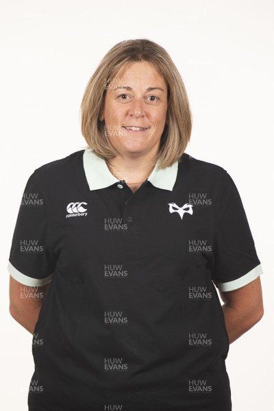 180920 - Ospreys Rugby Squad - Helen John