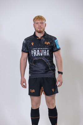 010925 - Ospreys Rugby Squad Portraits - Ben Evans