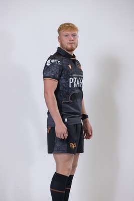 010925 - Ospreys Rugby Squad Portraits - Ben Evans