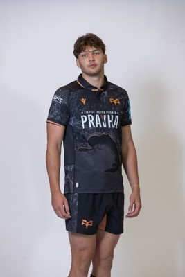 010925 - Ospreys Rugby Squad Portraits - Ben Roberts