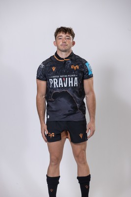 010925 - Ospreys Rugby Squad Portraits - Dan Edwards