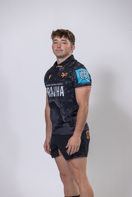 010925 - Ospreys Rugby Squad Portraits - Dan Edwards