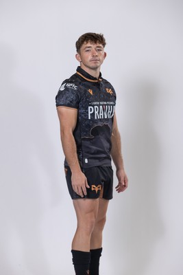 010925 - Ospreys Rugby Squad Portraits - Dan Edwards