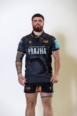 010925 - Ospreys Rugby Squad Portraits - Efan Daniel