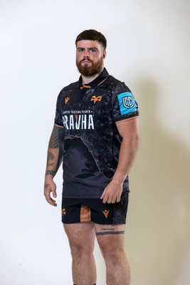 010925 - Ospreys Rugby Squad Portraits - Efan Daniel