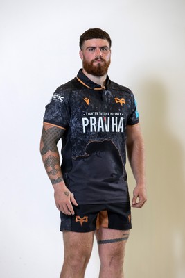 010925 - Ospreys Rugby Squad Portraits - Efan Daniel