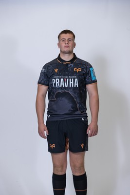 010925 - Ospreys Rugby Squad Portraits - Evan Hill
