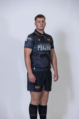 010925 - Ospreys Rugby Squad Portraits - Evan Hill