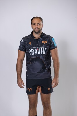 010925 - Ospreys Rugby Squad Portraits - Evardi Boshoff