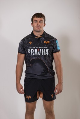 010925 - Ospreys Rugby Squad Portraits - Gwilym Evans