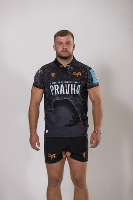 010925 - Ospreys Rugby Squad Portraits - Harri Deaves