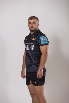 010925 - Ospreys Rugby Squad Portraits - Harri Deaves