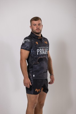 010925 - Ospreys Rugby Squad Portraits - Harri Deaves