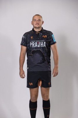 010925 - Ospreys Rugby Squad Portraits - Huw Sutton