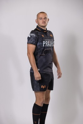 010925 - Ospreys Rugby Squad Portraits - Huw Sutton