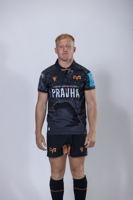 010925 - Ospreys Rugby Squad Portraits - Iestyn Hopkins