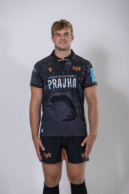 010925 - Ospreys Rugby Squad Portraits - James Fender