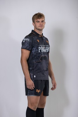 010925 - Ospreys Rugby Squad Portraits - James Fender