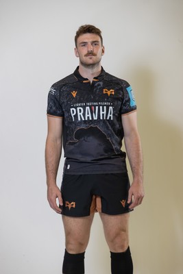 010925 - Ospreys Rugby Squad Portraits - James Ratti
