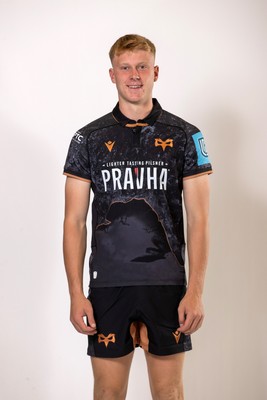 010925 - Ospreys Rugby Squad Portraits - Lewis Edwards