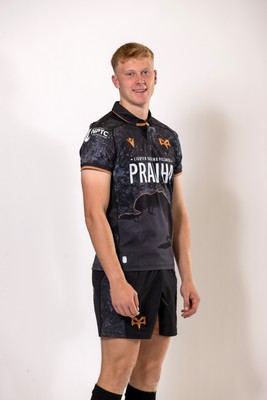 010925 - Ospreys Rugby Squad Portraits - Lewis Edwards
