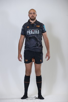010925 - Ospreys Rugby Squad Portraits - Lewis Jones