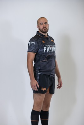 010925 - Ospreys Rugby Squad Portraits - Lewis Jones