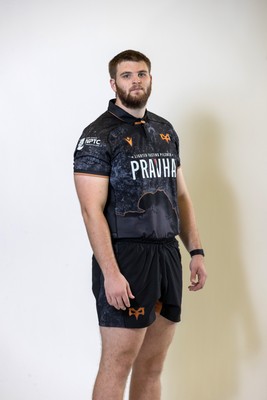 010925 - Ospreys Rugby Squad Portraits - Liam Edwards