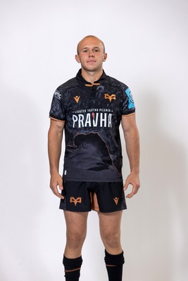 010925 - Ospreys Rugby Squad Portraits - Luke Davies