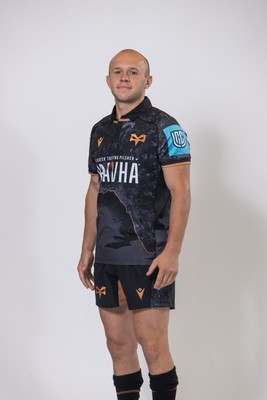 010925 - Ospreys Rugby Squad Portraits - Luke Davies
