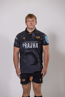 010925 - Ospreys Rugby Squad Portraits - Math Iorwerth-Scott