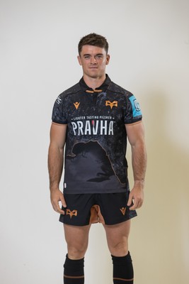 010925 - Ospreys Rugby Squad Portraits - Reuben Morgan-Williams
