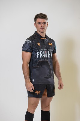 010925 - Ospreys Rugby Squad Portraits - Reuben Morgan-Williams