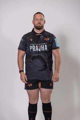 010925 - Ospreys Rugby Squad Portraits - Steffan Thomas
