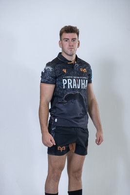 010925 - Ospreys Rugby Squad Portraits - Tom Florence